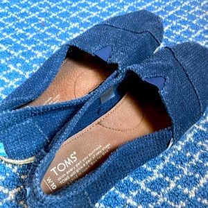TOMS Women's Avalon Slip-Ons